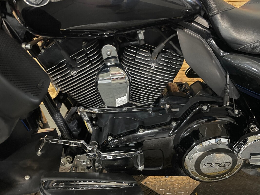 Harley-Davidson CVO Ultra Classic Electra Glide 110th Anniversary Edition 2013 FLHTCUSE8-ANV Ann - Photo 9