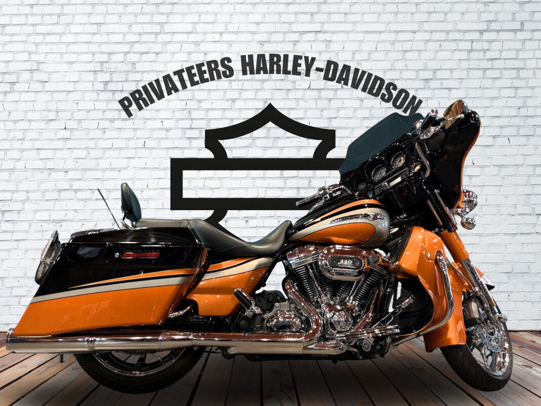 2011 Harley-Davidson CVO Street Glide Black Diamond and Inferno Orange