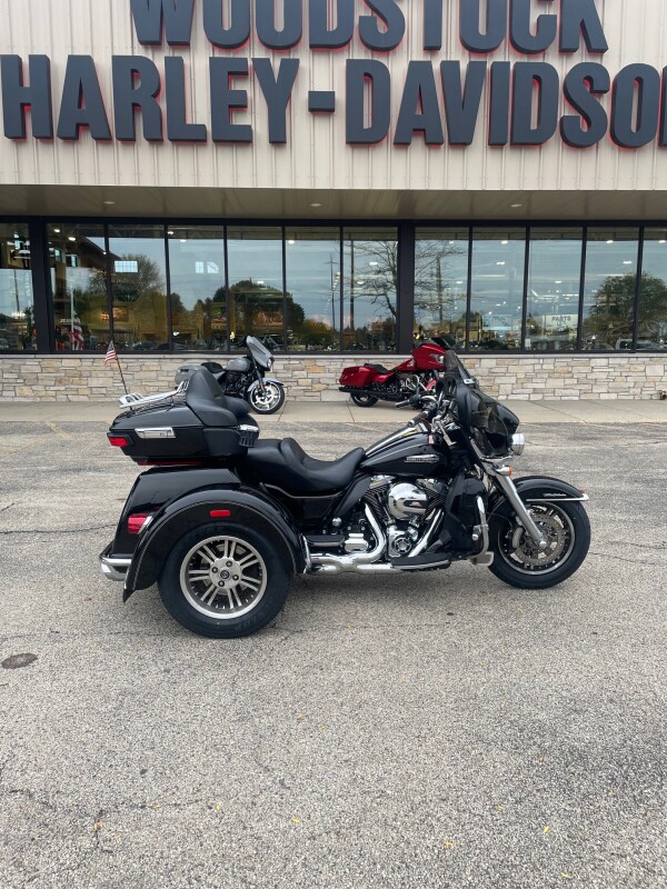 Harley-Davidson Tri Glide Ultra 2014 FLHTCUTG BLACK - Photo 2