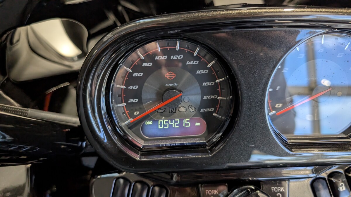 2018 Harley-Davidson CVO Road Glide Black Earth & Vivid Black - Photo 8