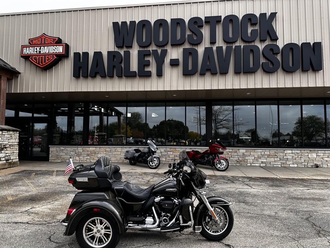 Harley-Davidson Tri Glide Ultra 2020 FLHTCUTG RVR RCK GRY/BLK W/PINSTRIPE