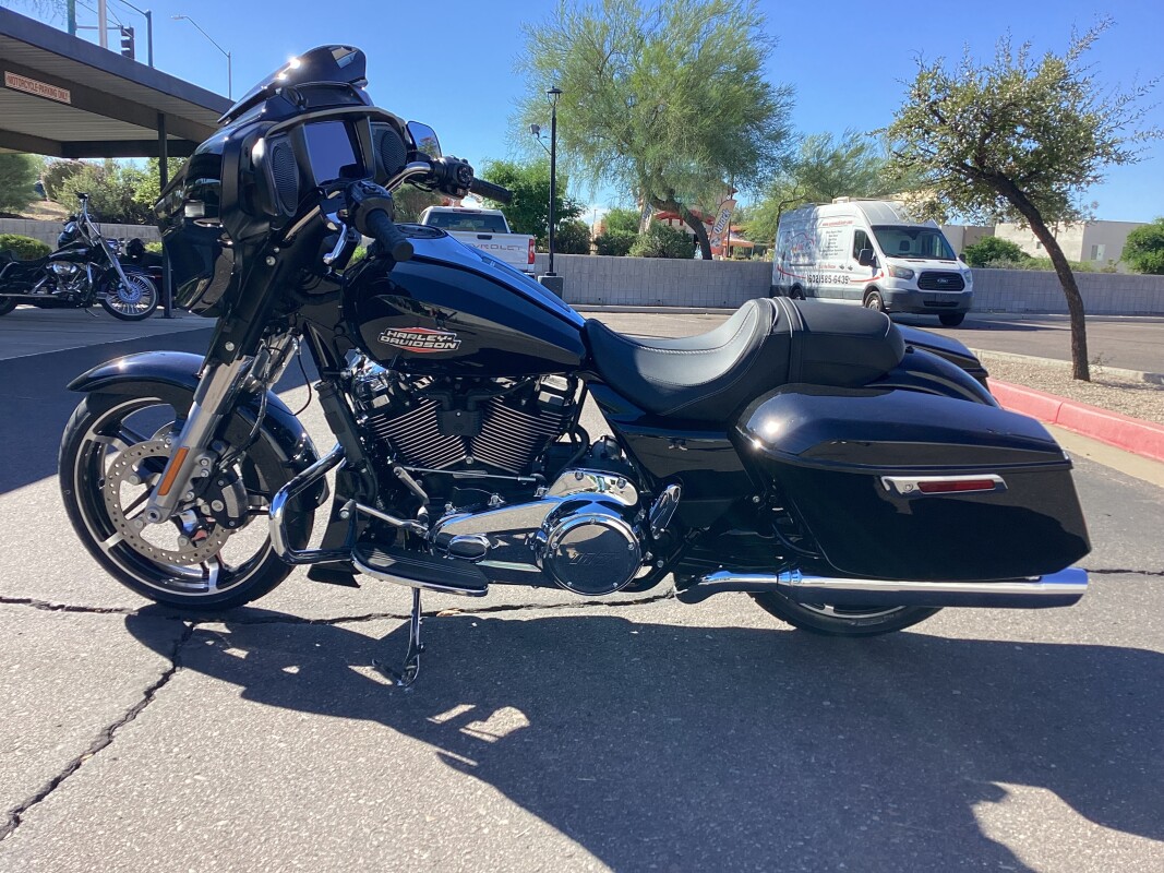FLHX 2025 Street Glide - Photo 4