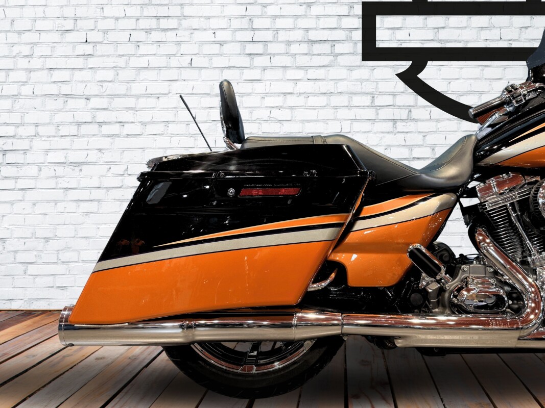 2011 Harley-Davidson CVO Street Glide Black Diamond and Inferno Orange - Photo 5