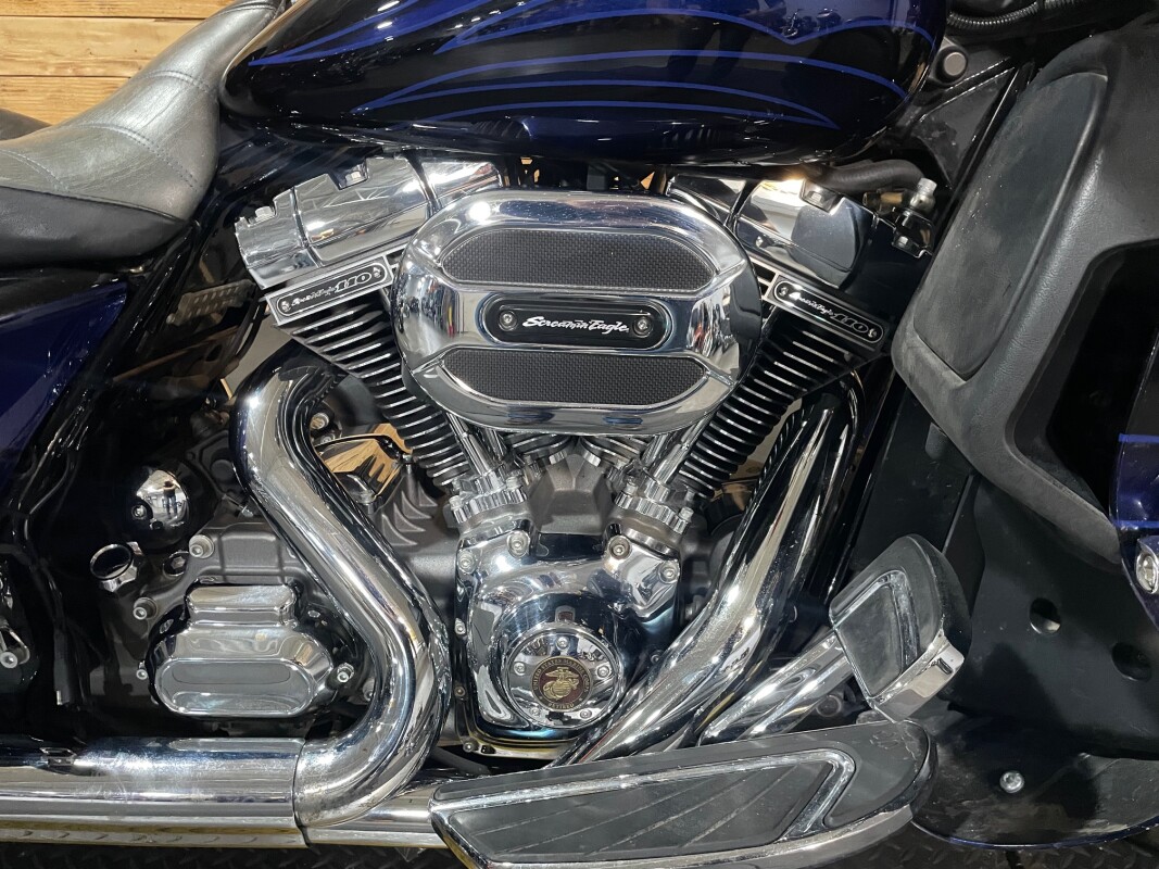 Harley-Davidson CVO Street Glide 2016 FLHXSE Black Licorice with Midnight Cobalt Flames - Photo 2