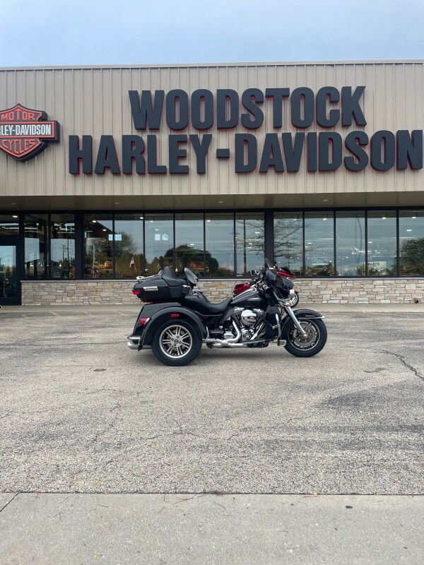 Harley-Davidson Tri Glide Ultra 2014 FLHTCUTG BLACK