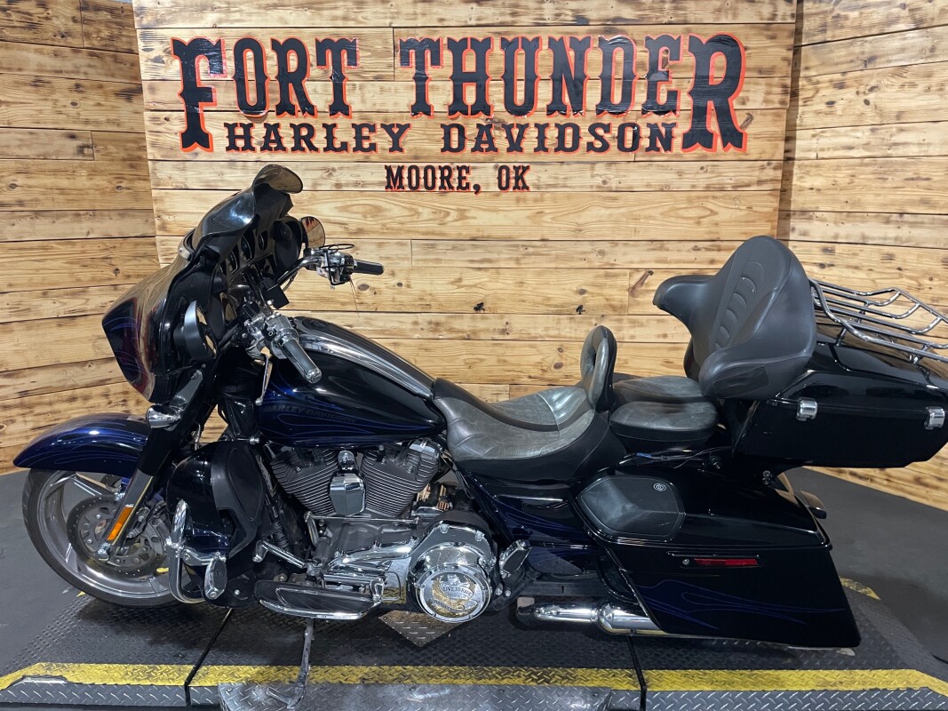 Harley-Davidson CVO Street Glide 2016 FLHXSE Black Licorice with Midnight Cobalt Flames - Photo 8