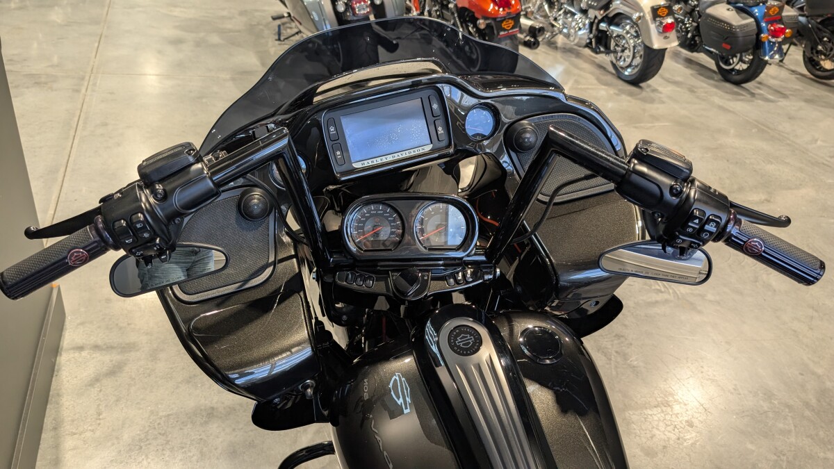 2018 Harley-Davidson CVO Road Glide Black Earth & Vivid Black - Photo 4