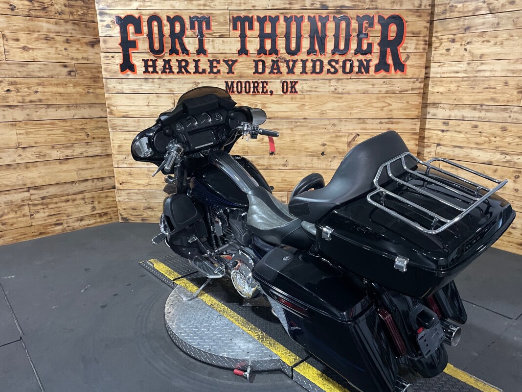 Harley-Davidson CVO Street Glide 2016 FLHXSE Black Licorice with Midnight Cobalt Flames - Photo 10