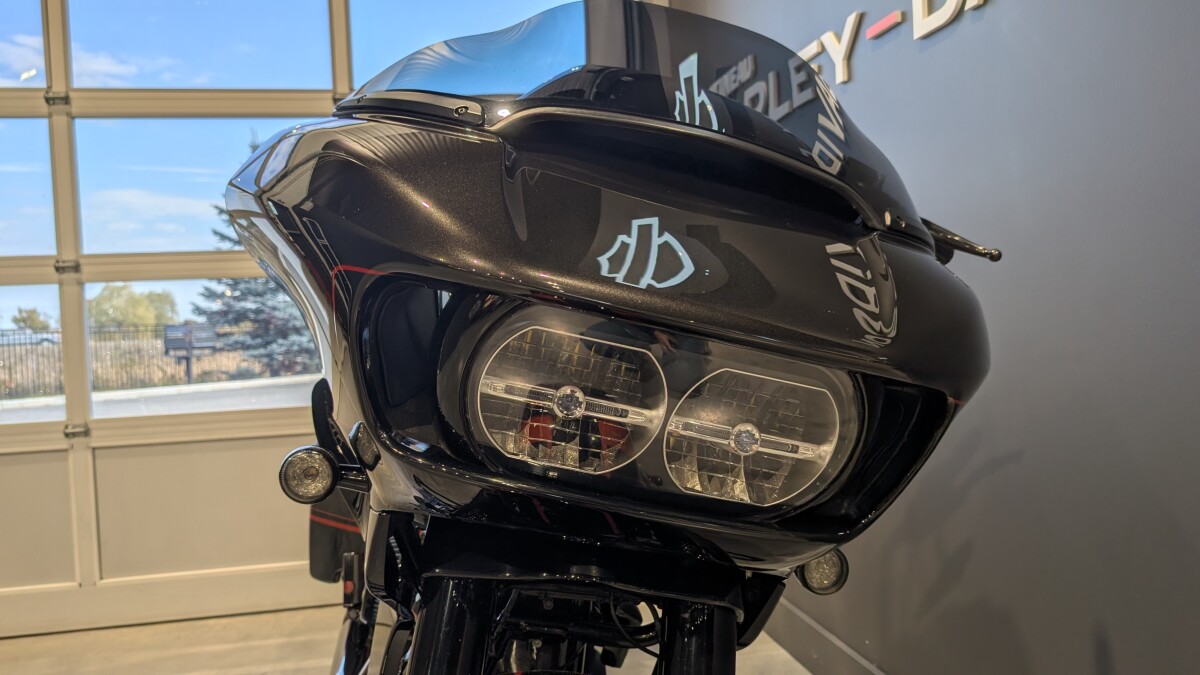 2018 Harley-Davidson CVO Road Glide Black Earth & Vivid Black - Photo 3