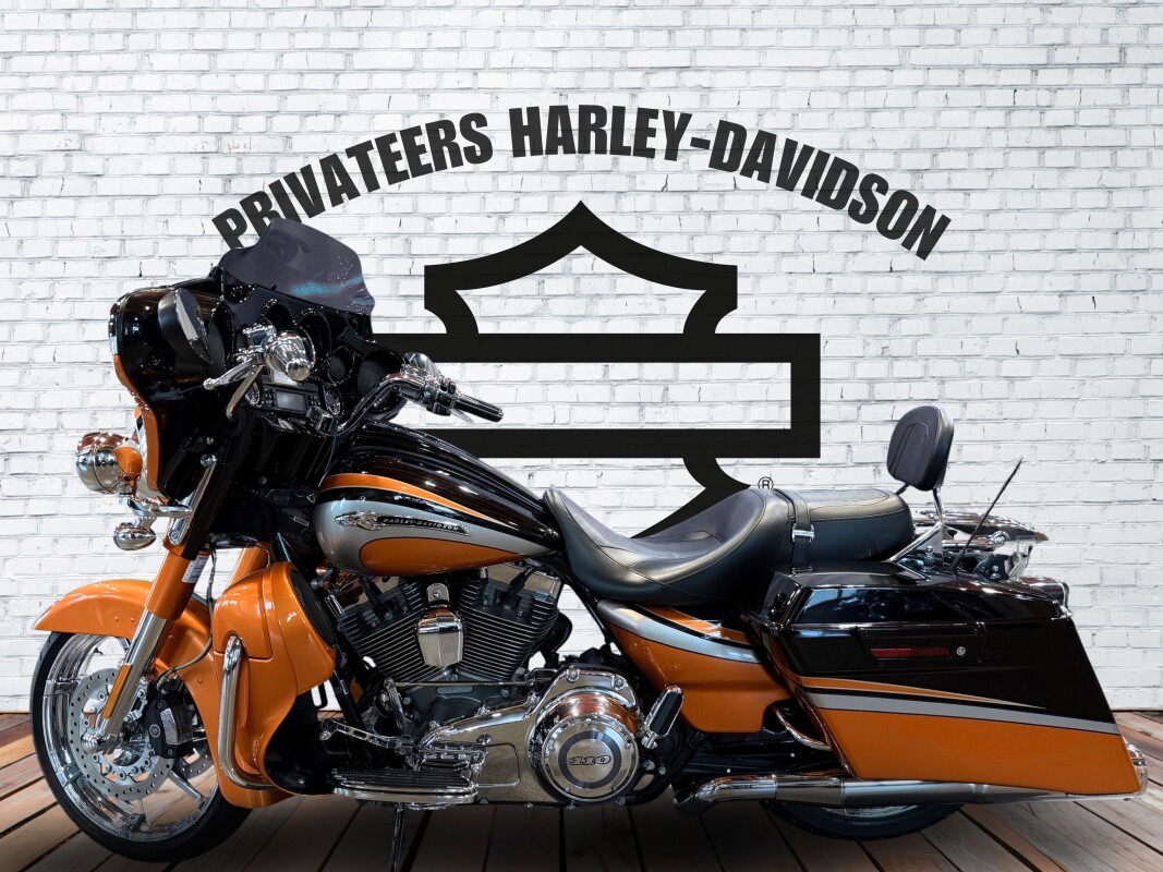 2011 Harley-Davidson CVO Street Glide Black Diamond and Inferno Orange - Photo 2