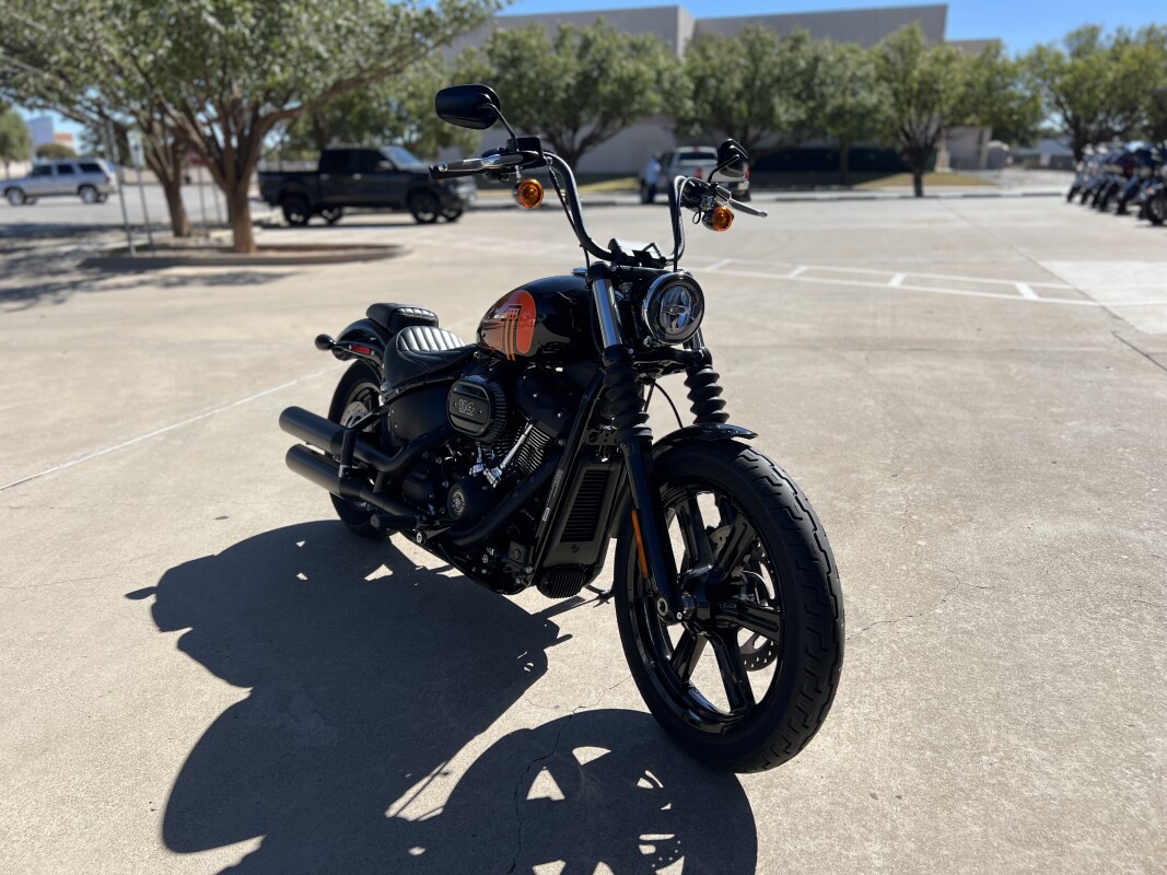 2022 Harley-Davidson Street Bob 114 Vivid Black - Photo 2