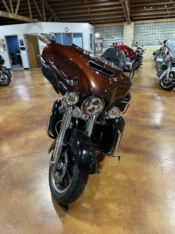 Harley-Davidson CVO Limited 2019 FLHTKSE AUBURN / BLACK - Photo 2