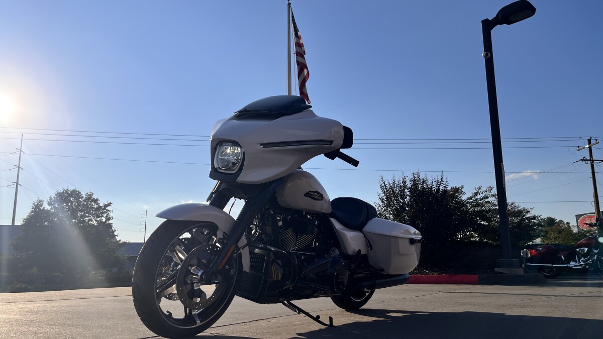 2025 Harley-Davidson Street Glide FLHX White Onyx Pearl - Black Finish - Photo 7