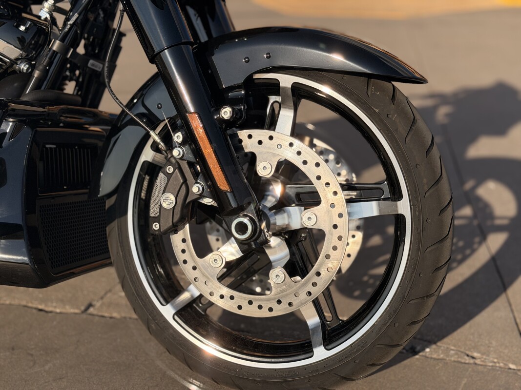 2025 Harley-Davidson Street Glide FLHX Vivid Black - Photo 10