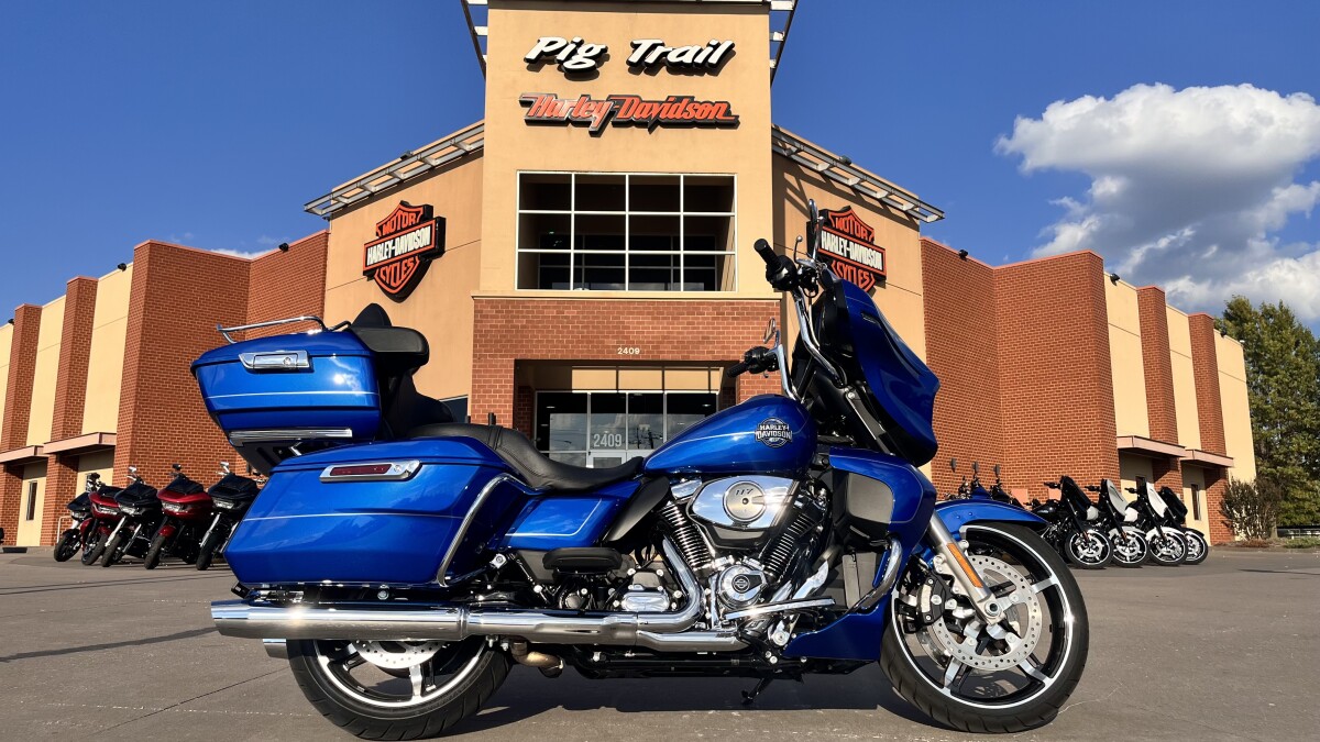 2025 Harley-Davidson Street Glide Ultra FLHXU Blue Burst