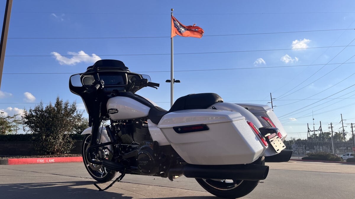 2025 Harley-Davidson Street Glide FLHX White Onyx Pearl - Black Finish - Photo 5