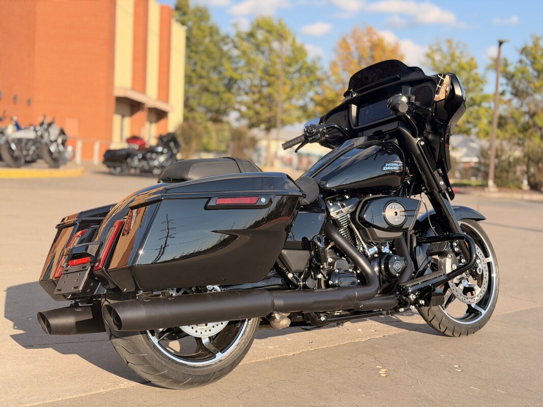 2025 Harley-Davidson Street Glide FLHX Vivid Black - Photo 3