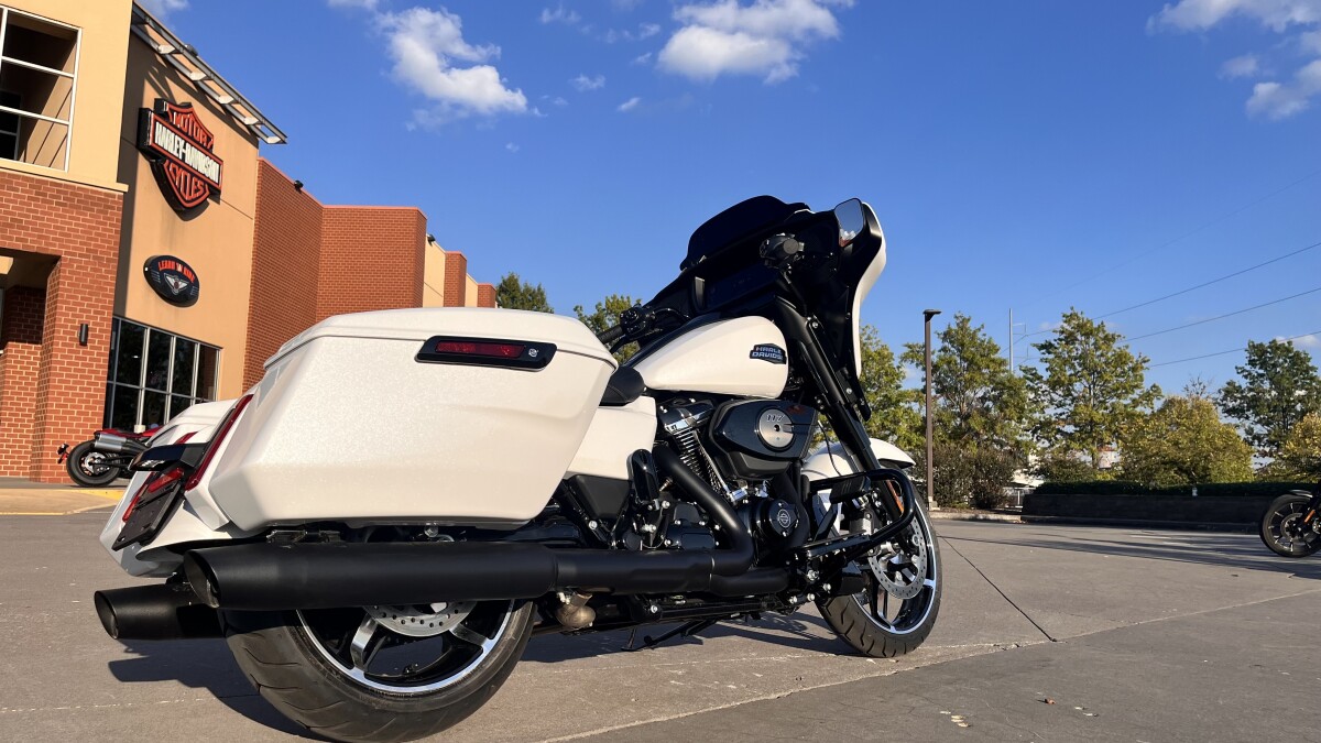2025 Harley-Davidson Street Glide FLHX White Onyx Pearl - Black Finish - Photo 3