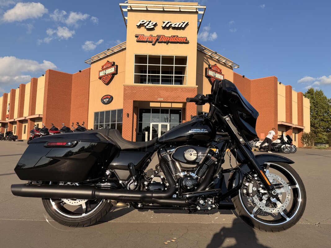 2025 Harley-Davidson Street Glide FLHX Vivid Black