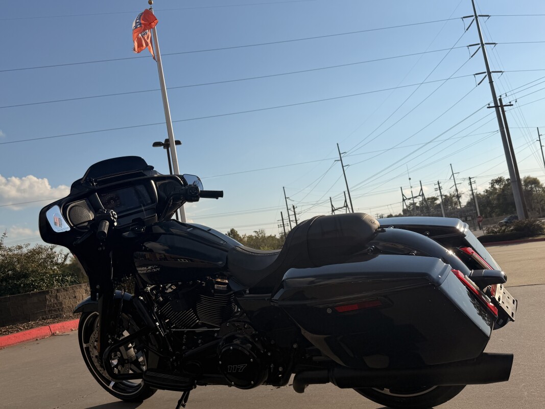 2025 Harley-Davidson Street Glide FLHX Vivid Black - Photo 4