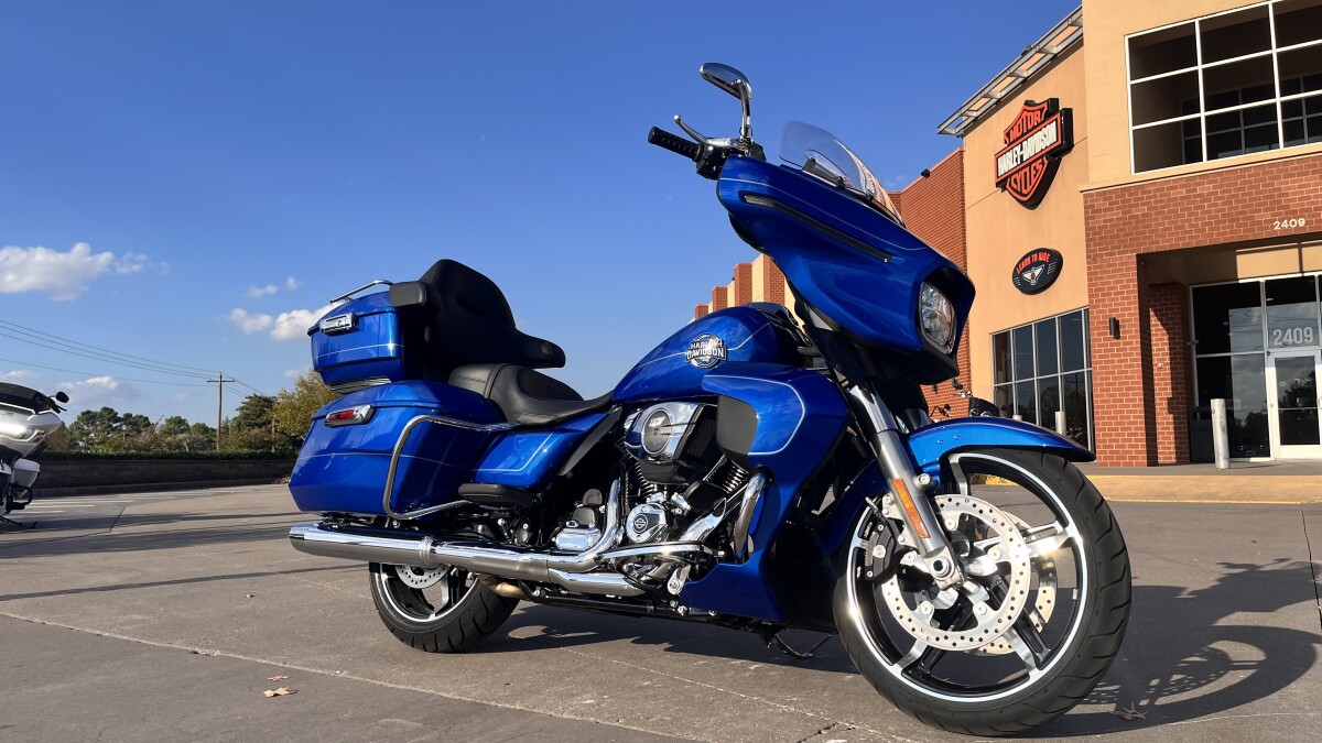 2025 Harley-Davidson Street Glide Ultra FLHXU Blue Burst - Photo 2