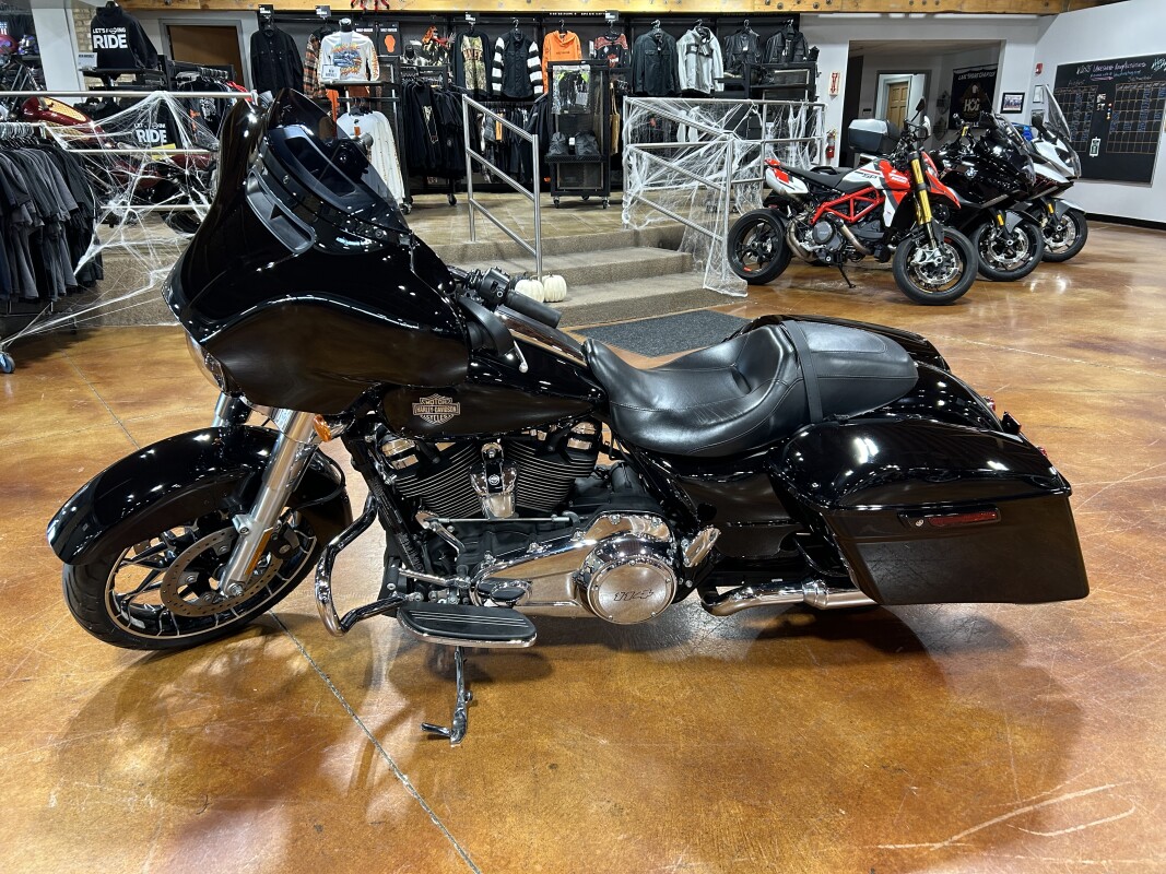 Harley-Davidson Street Glide Special 2021 FLHXS Vivid Black - Photo 4