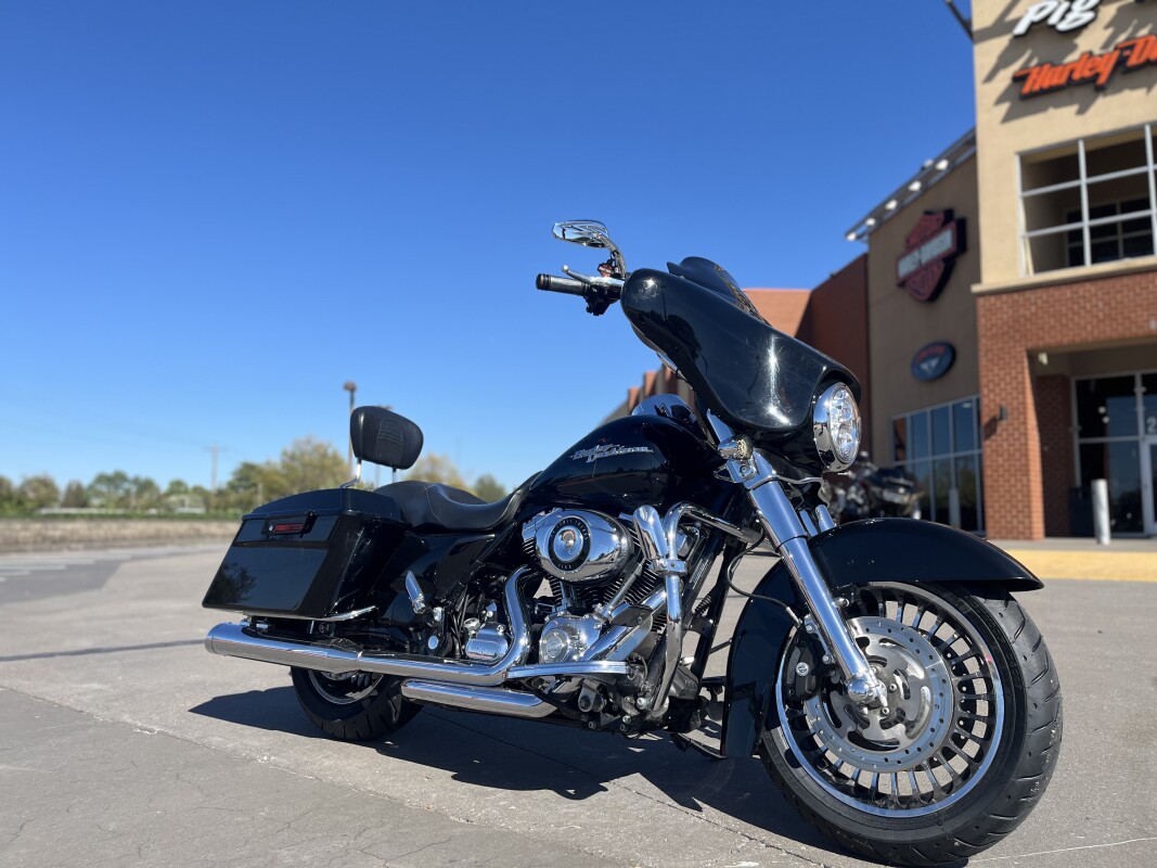 2010 Harley-Davidson Street Glide FLHX BLACK - Photo 2