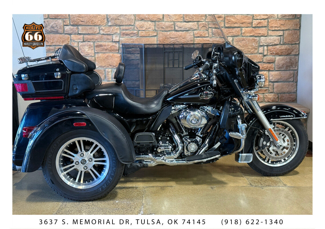 2012 Harley-Davidson Tri Glide Ultra BLACK W/ PINSTRIPE