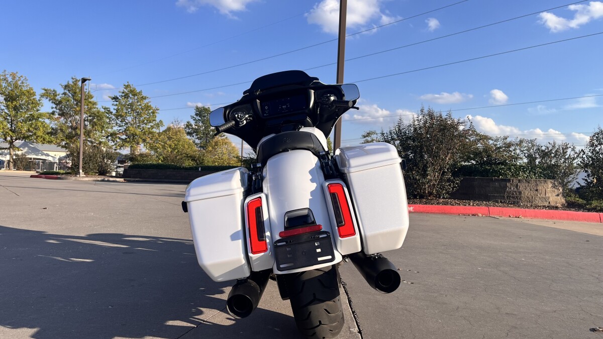 2025 Harley-Davidson Street Glide FLHX White Onyx Pearl - Black Finish - Photo 4