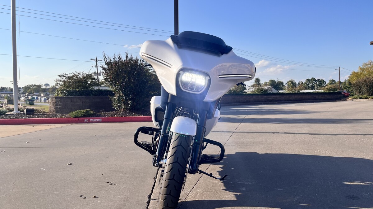 2025 Harley-Davidson Street Glide FLHX White Onyx Pearl - Black Finish - Photo 8