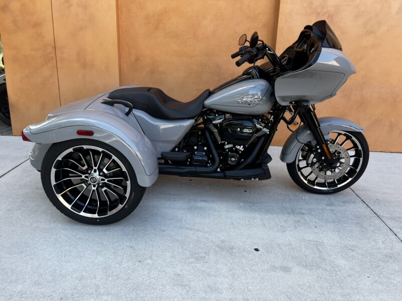 FLTRT 2025 Road Glide® 3
