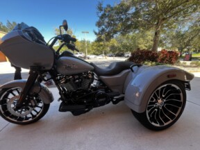 FLTRT 2025 Road Glide® 3 thumb 2