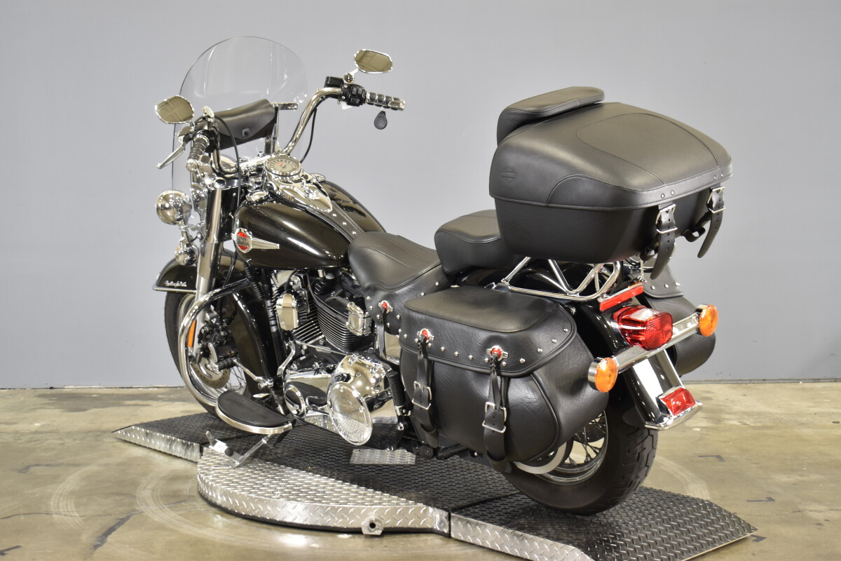 2017 Harley-Davidson Heritage Softail Classic FLSTC - Photo 6