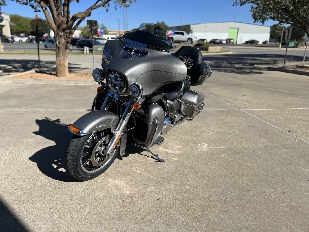 2016 Harley-Davidson Electra Glide Ultra Classic Billet Silver - Photo 3