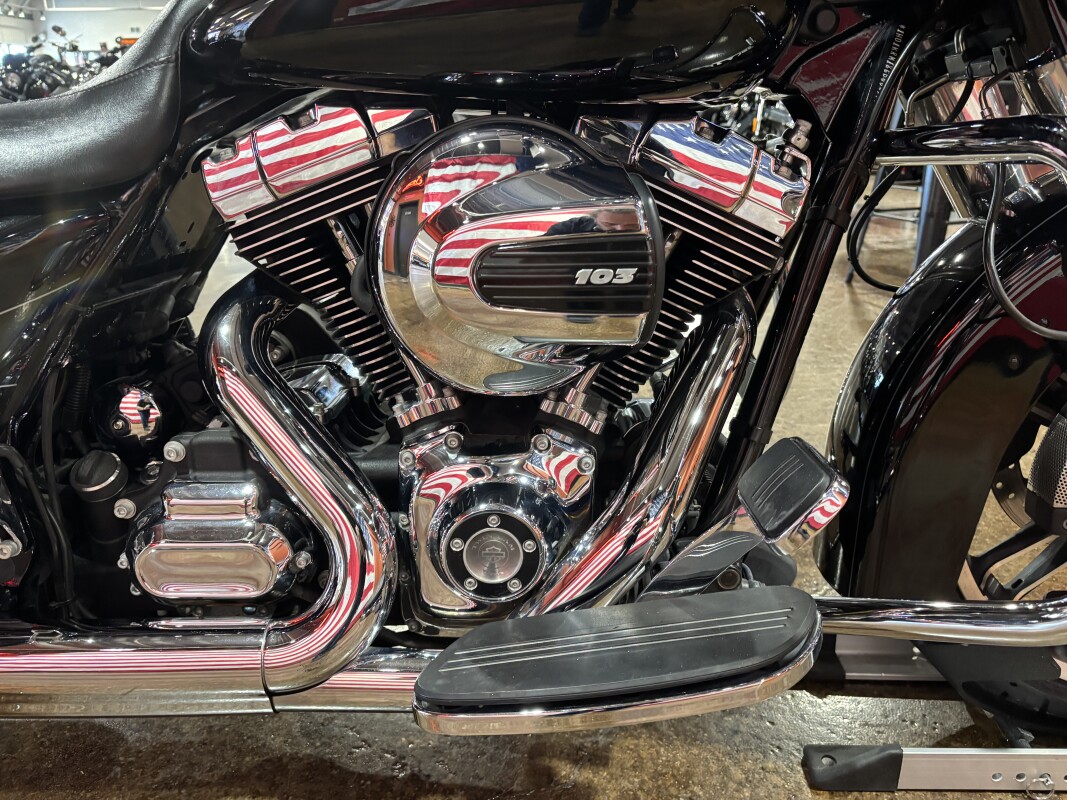 Harley-Davidson Street Glide Special 2016 FLHXS BLACK W/PINSTRIPE - Photo 4