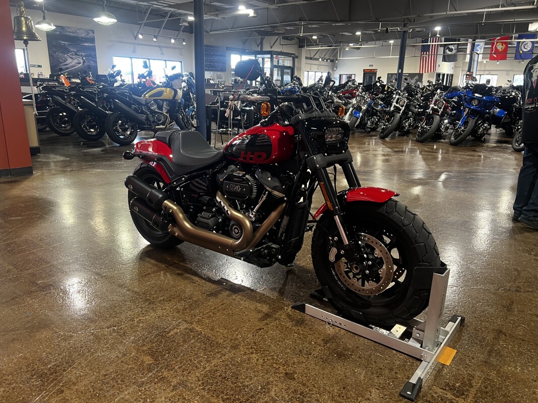 Harley-Davidson Fat Bob 114 2023 FXFBS REDLINE RED - Photo 2