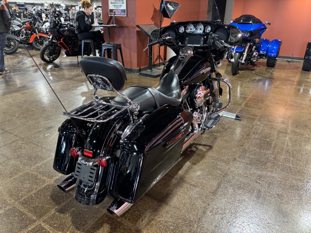 Harley-Davidson Street Glide Special 2016 FLHXS BLACK W/PINSTRIPE - Photo 9