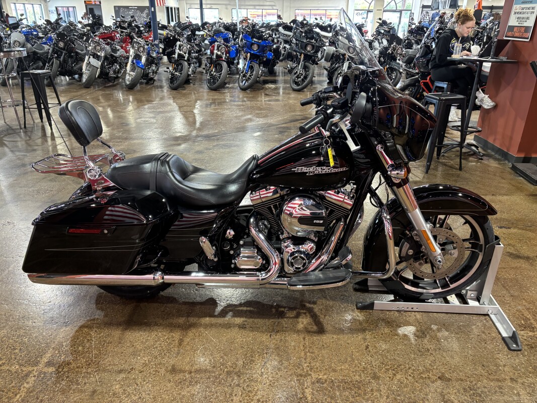 Harley-Davidson Street Glide Special 2016 FLHXS BLACK W/PINSTRIPE