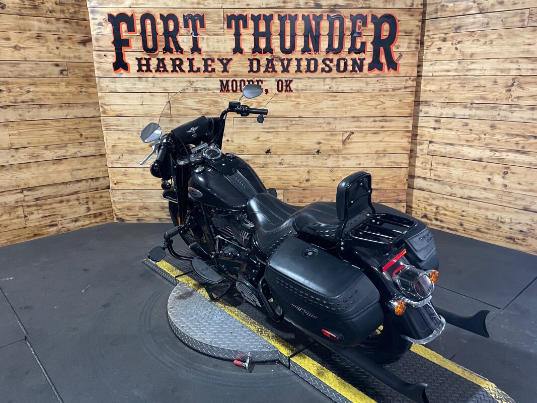 Harley-Davidson Heritage Classic 114 2021 FLHCS VIVID BLACK - Photo 10