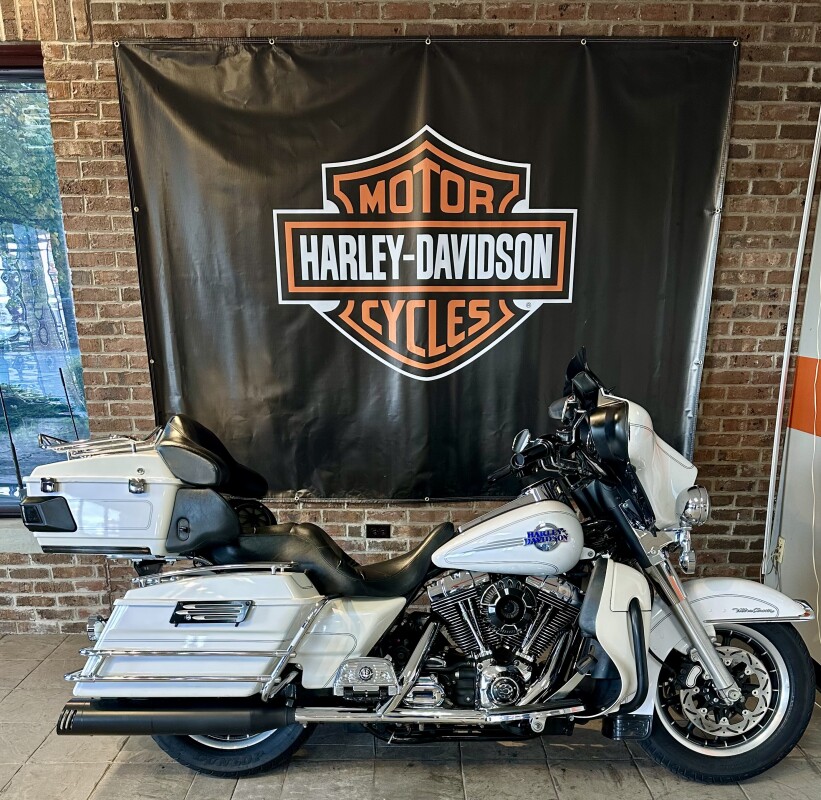 2006 Harley-Davidson Electra Glide Ultra Classic FLHTCUI Glacier White Pearl