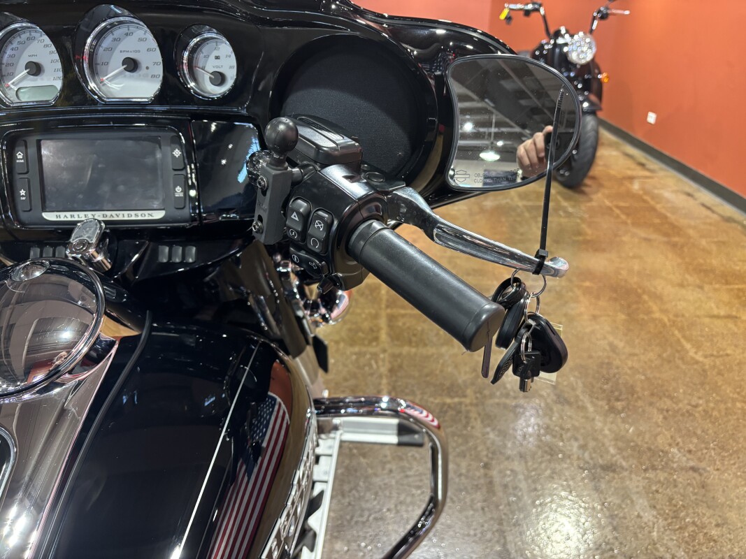Harley-Davidson Street Glide Special 2016 FLHXS BLACK W/PINSTRIPE - Photo 6