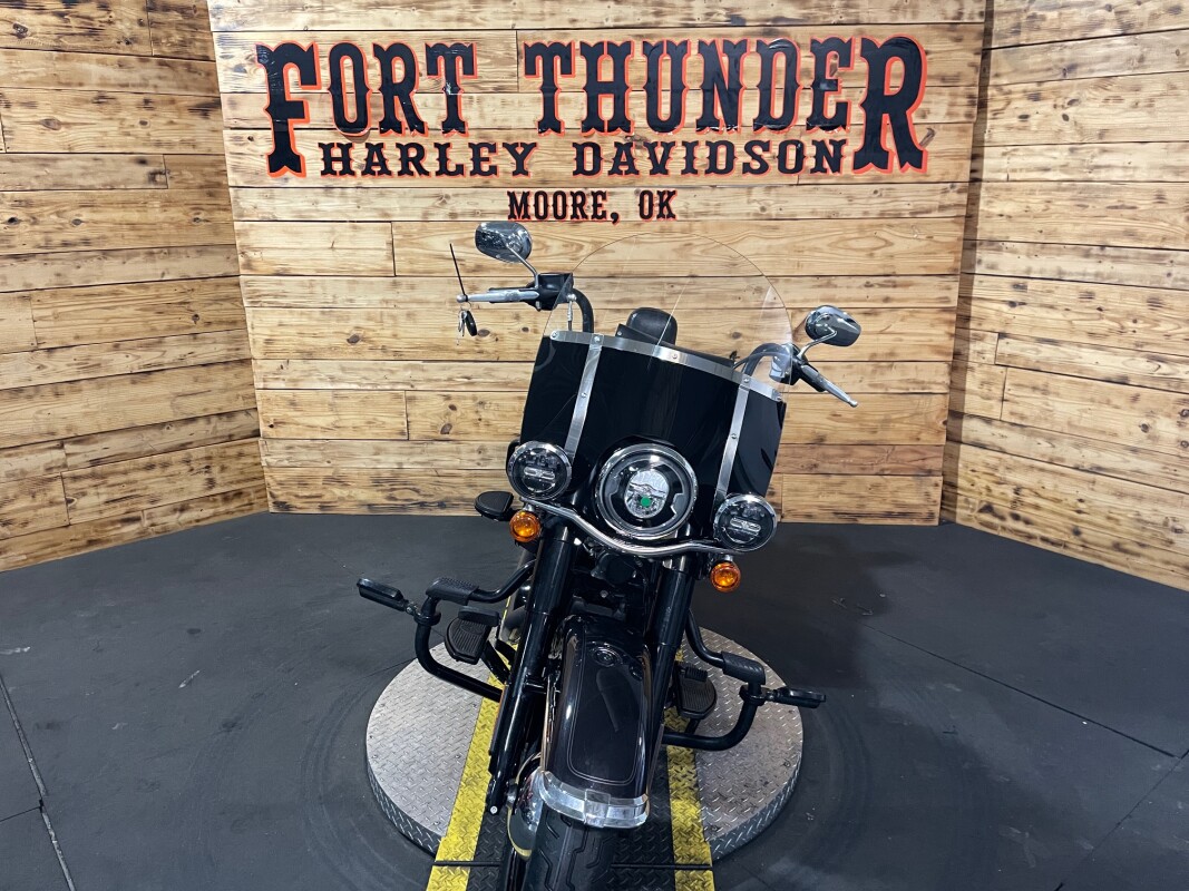 Harley-Davidson Heritage Classic 114 2021 FLHCS VIVID BLACK - Photo 4