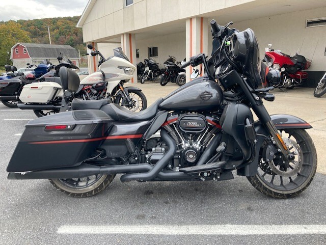 2018 Harley-Davidson CVO Street Glide FLHXSE Dark Alloy & Black Denim