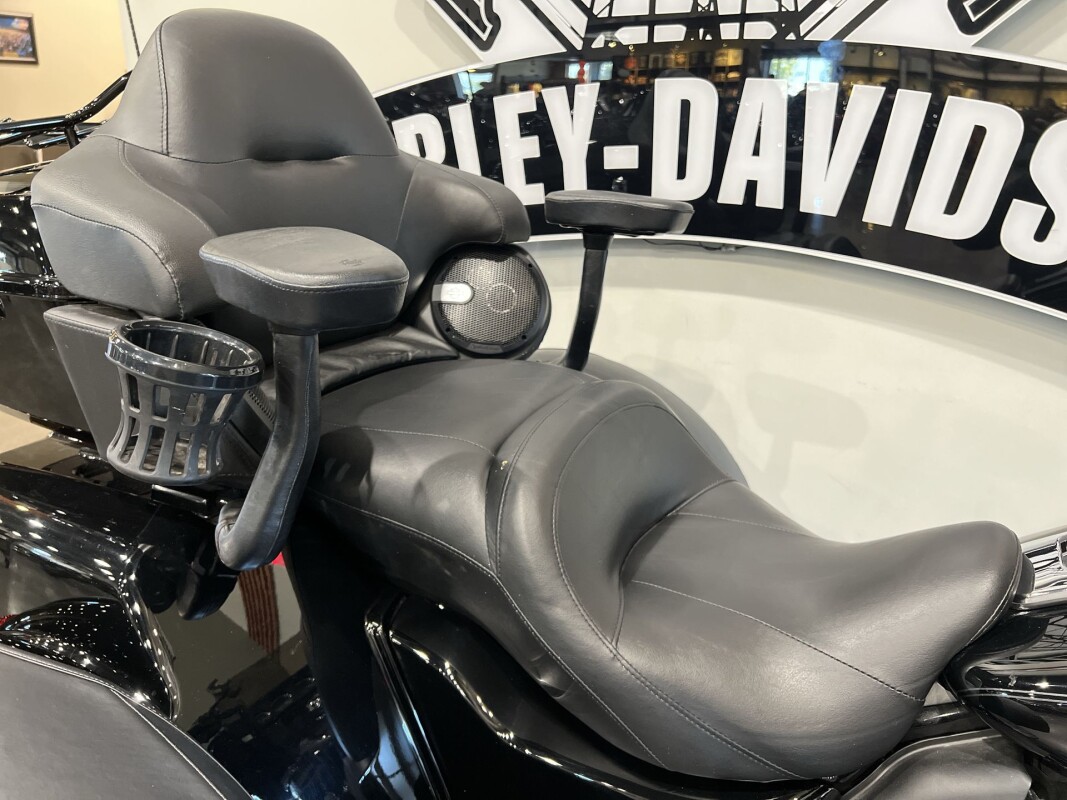 2021 Harley-Davidson Tri Glide Ultra FLHTCUTG - Photo 6