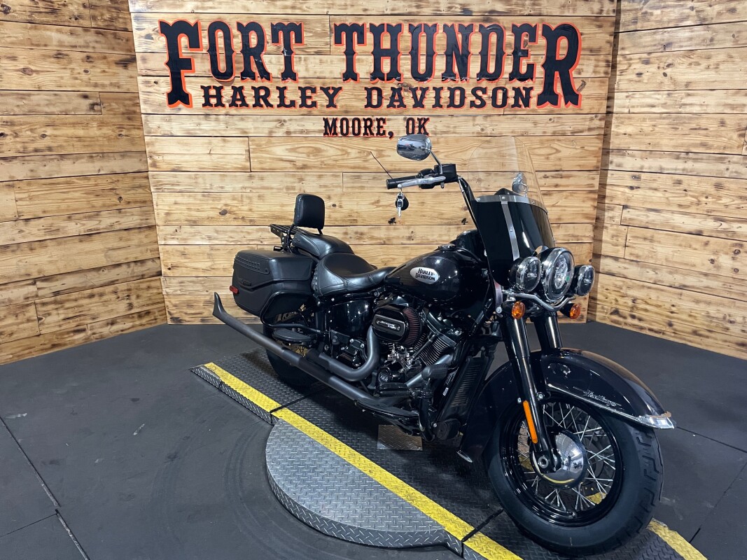 Harley-Davidson Heritage Classic 114 2021 FLHCS VIVID BLACK - Photo 3