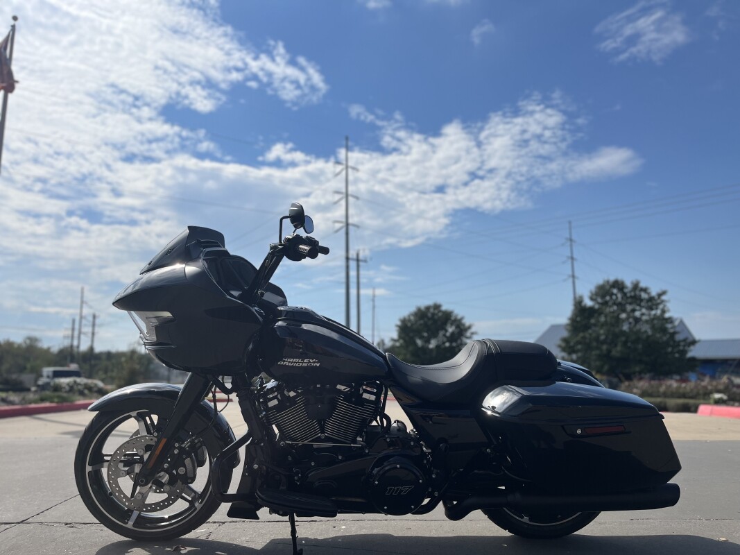 2025 Harley-Davidson Road Glide FLTRX Vivid Black - Photo 4