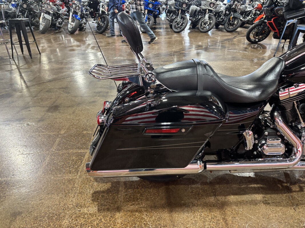 Harley-Davidson Street Glide Special 2016 FLHXS BLACK W/PINSTRIPE - Photo 7