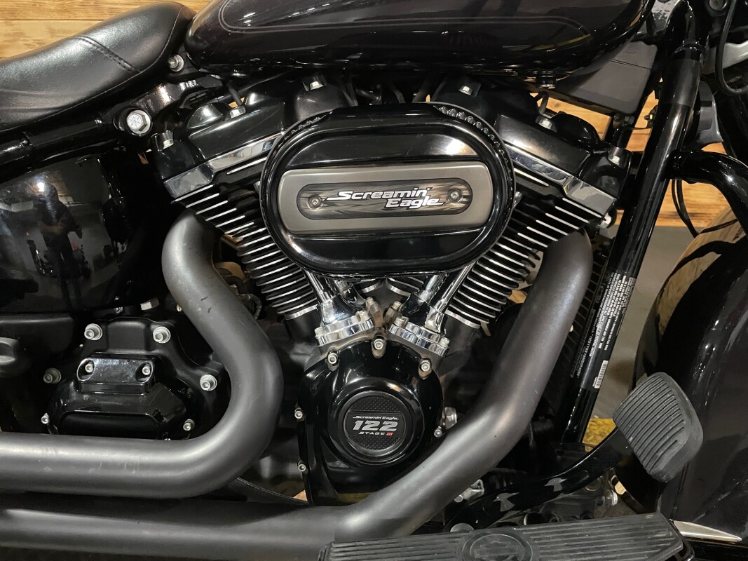 Harley-Davidson Heritage Classic 114 2021 FLHCS VIVID BLACK - Photo 2