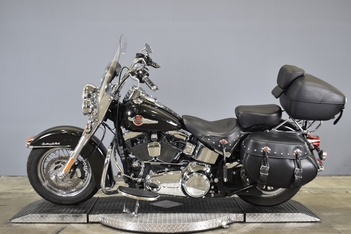 2017 Harley-Davidson Heritage Softail Classic FLSTC - Photo 5