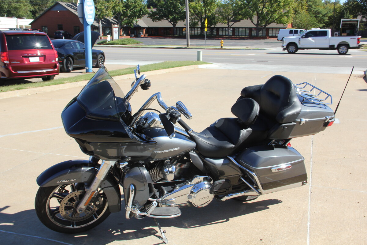 2022 Harley-Davidson Road Glide Limited Gauntlet Gray Metallic/Vivid Black - Photo 6